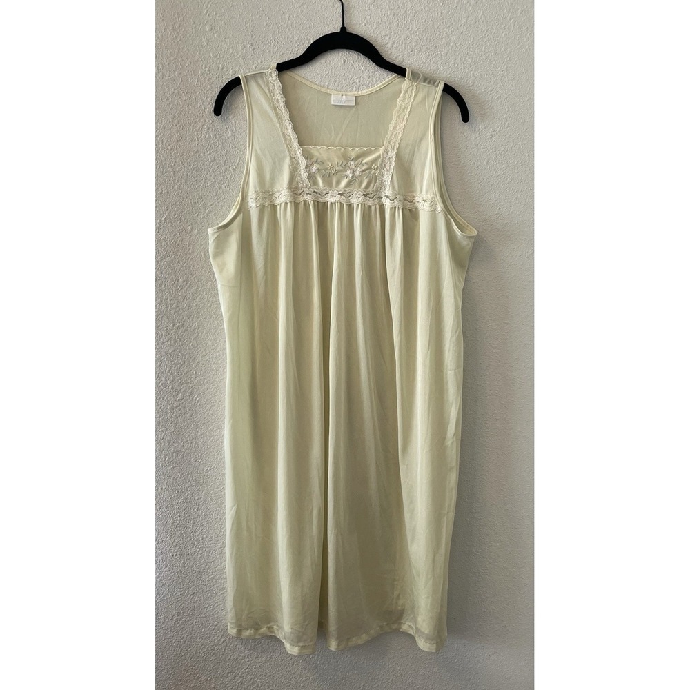 Vintage Simply Basic Nightgown Chemise Size M/L Butter Yellow Lace Trim
